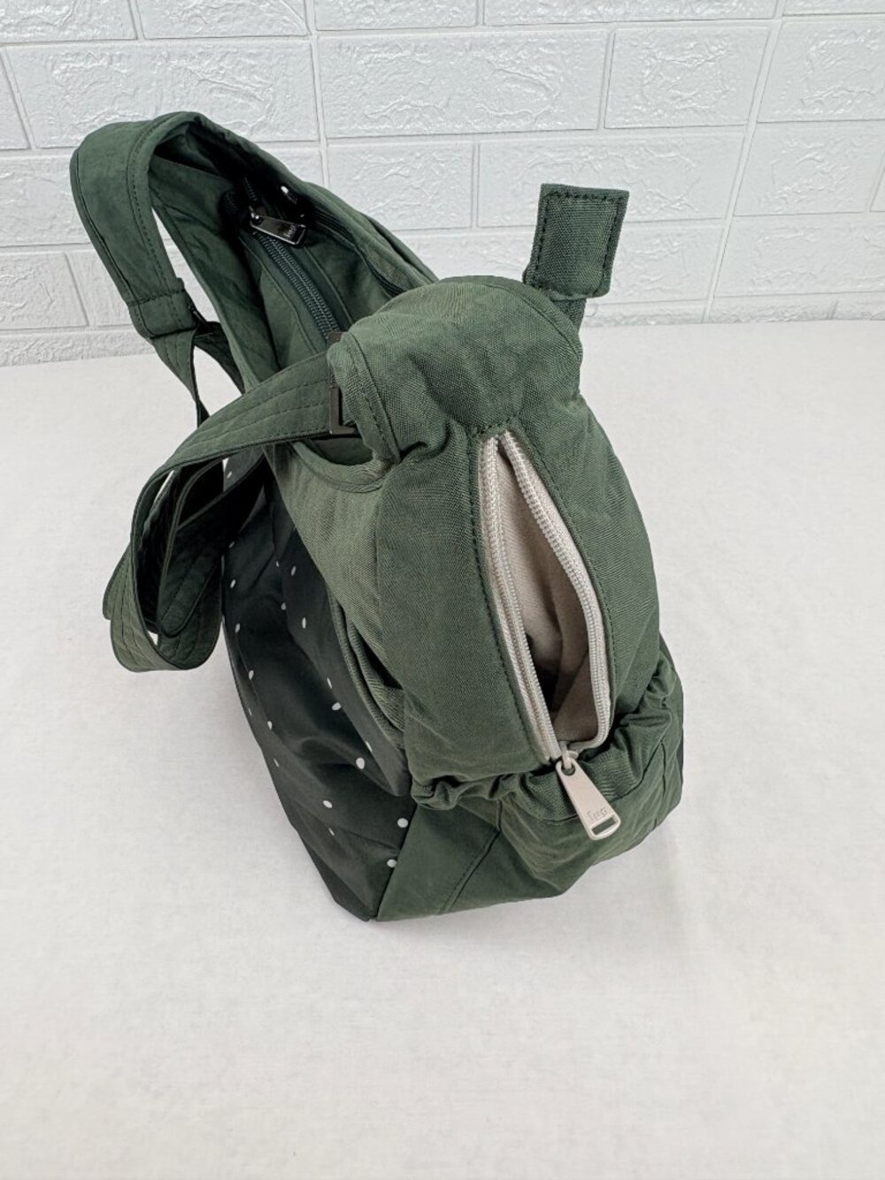 Lug Parachute Crossbody Bag Olive Green Polka Dot Pleated Messenger Travel RFID - Picture 7 of 10